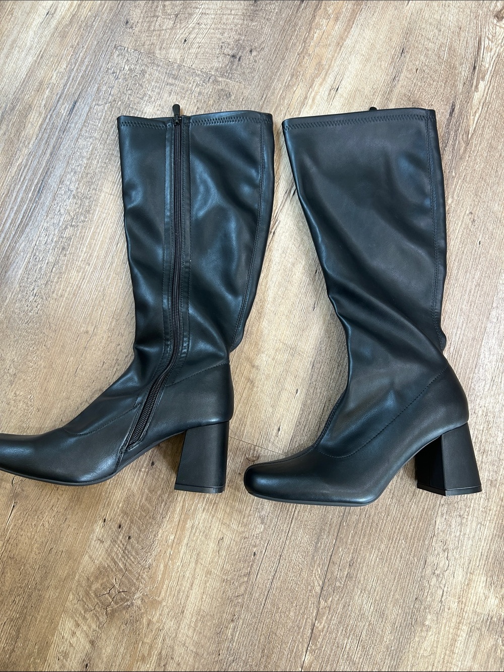 Classic Black Knee-High Block Heel Boots - Women's